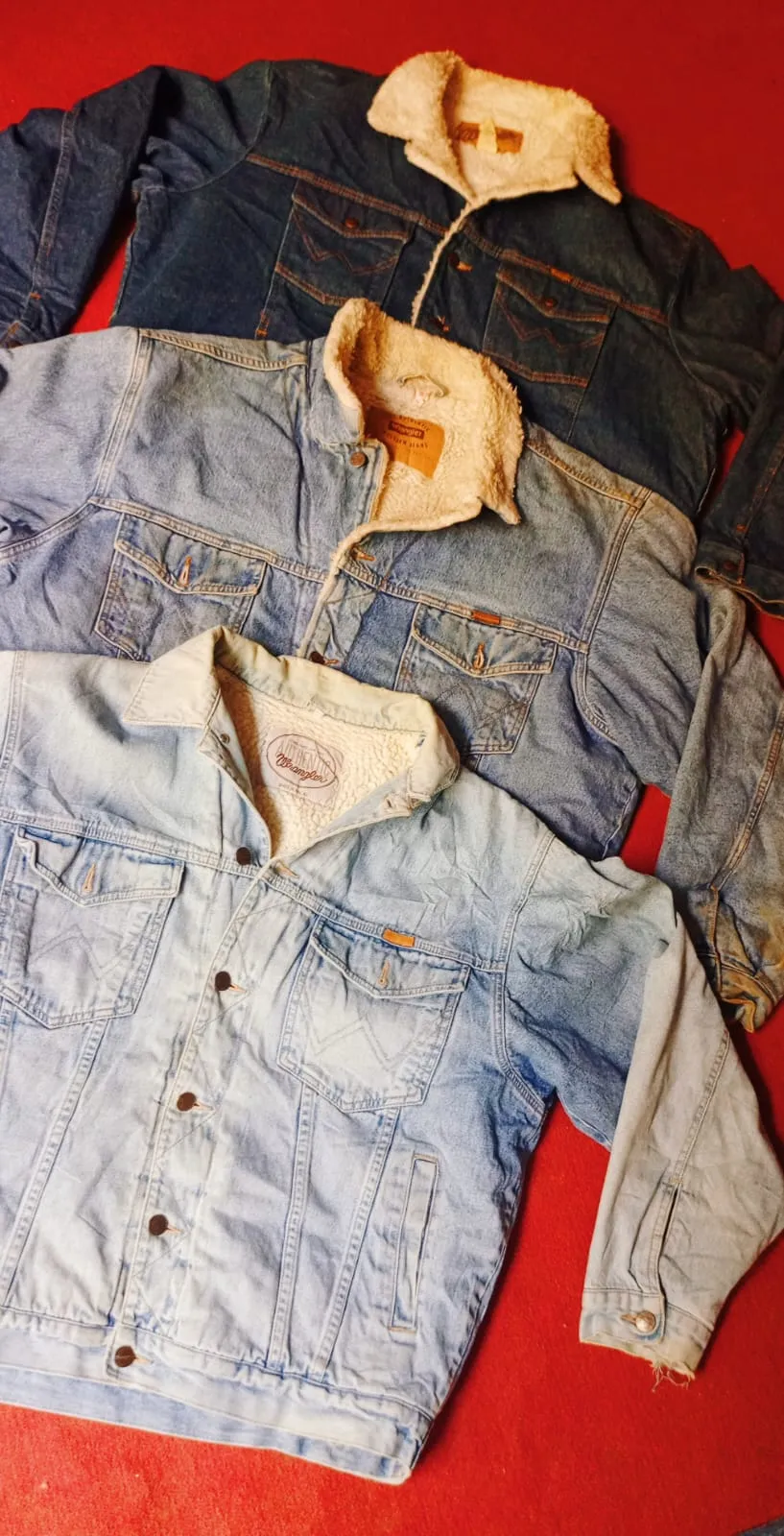 Denim jacket levis/Lee/wrangler