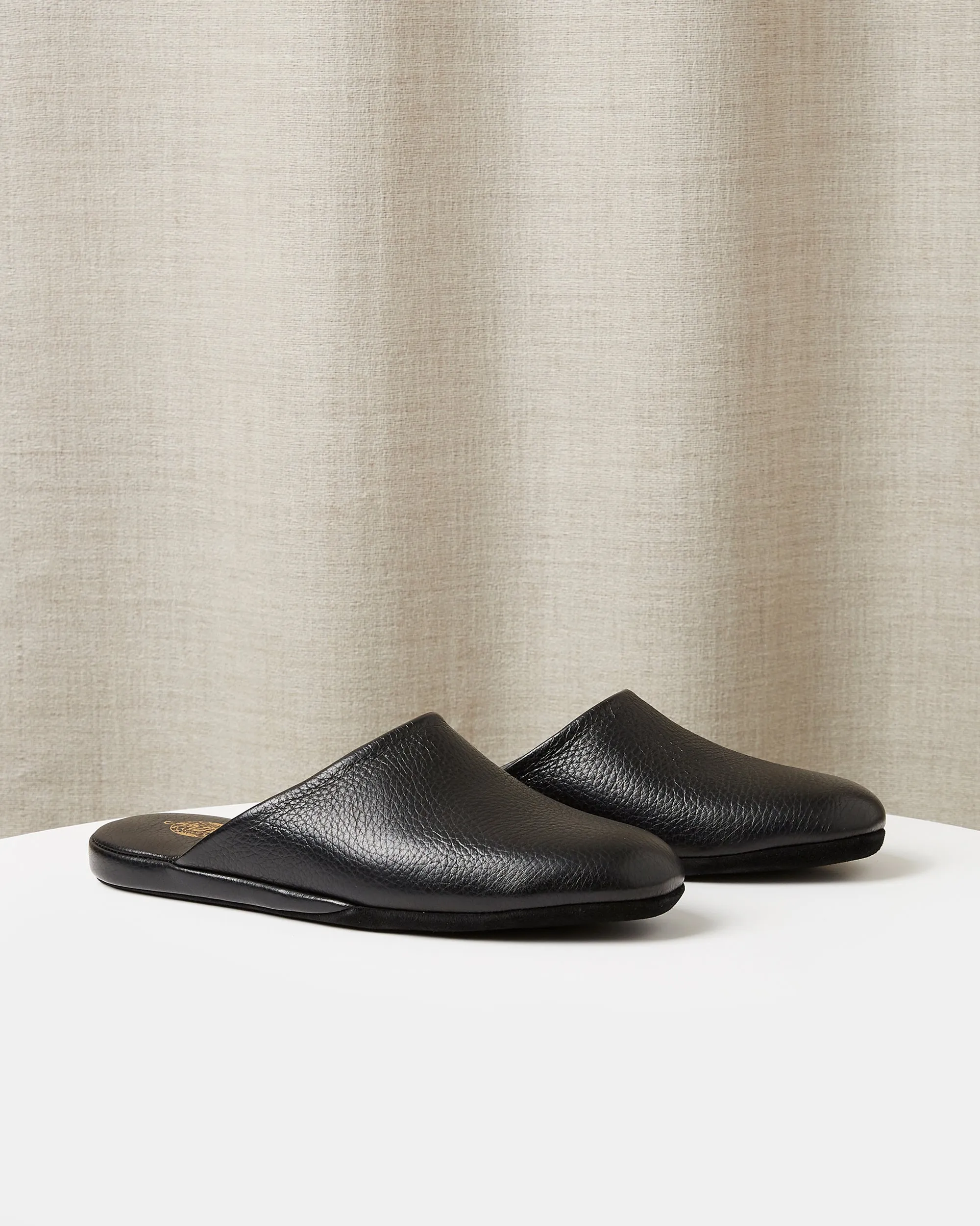 Globetrotter Glide Mules in Black Deer Leather