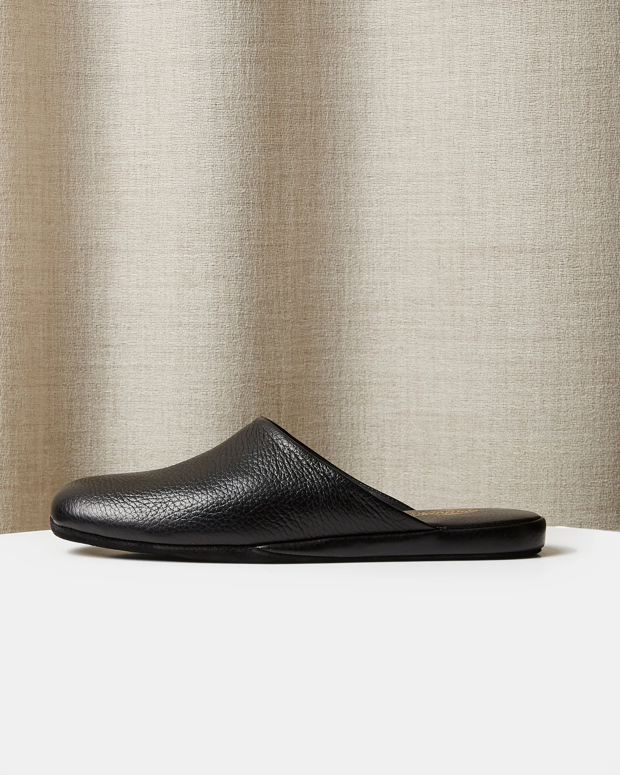 Globetrotter Glide Mules in Black Deer Leather