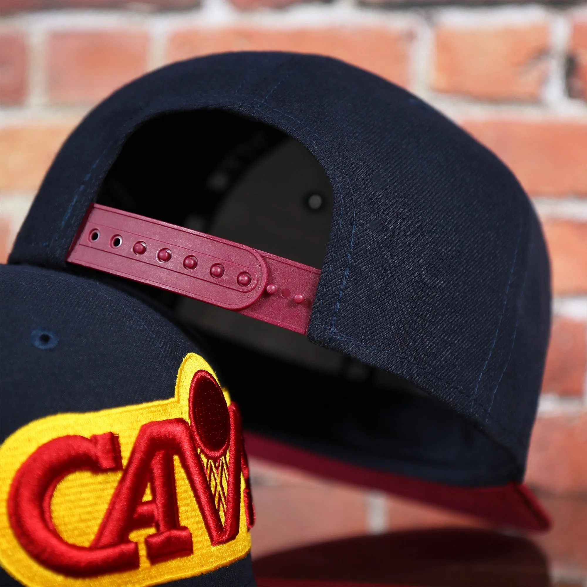 NEW ERA | CLEVELAND CAVALIERS | GRAND REDUX | SNAPBACK HAT | NAVY/MAROON OSFM