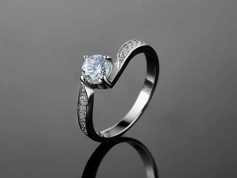 Top Quality CZ Elegant Engagement Ring For Women